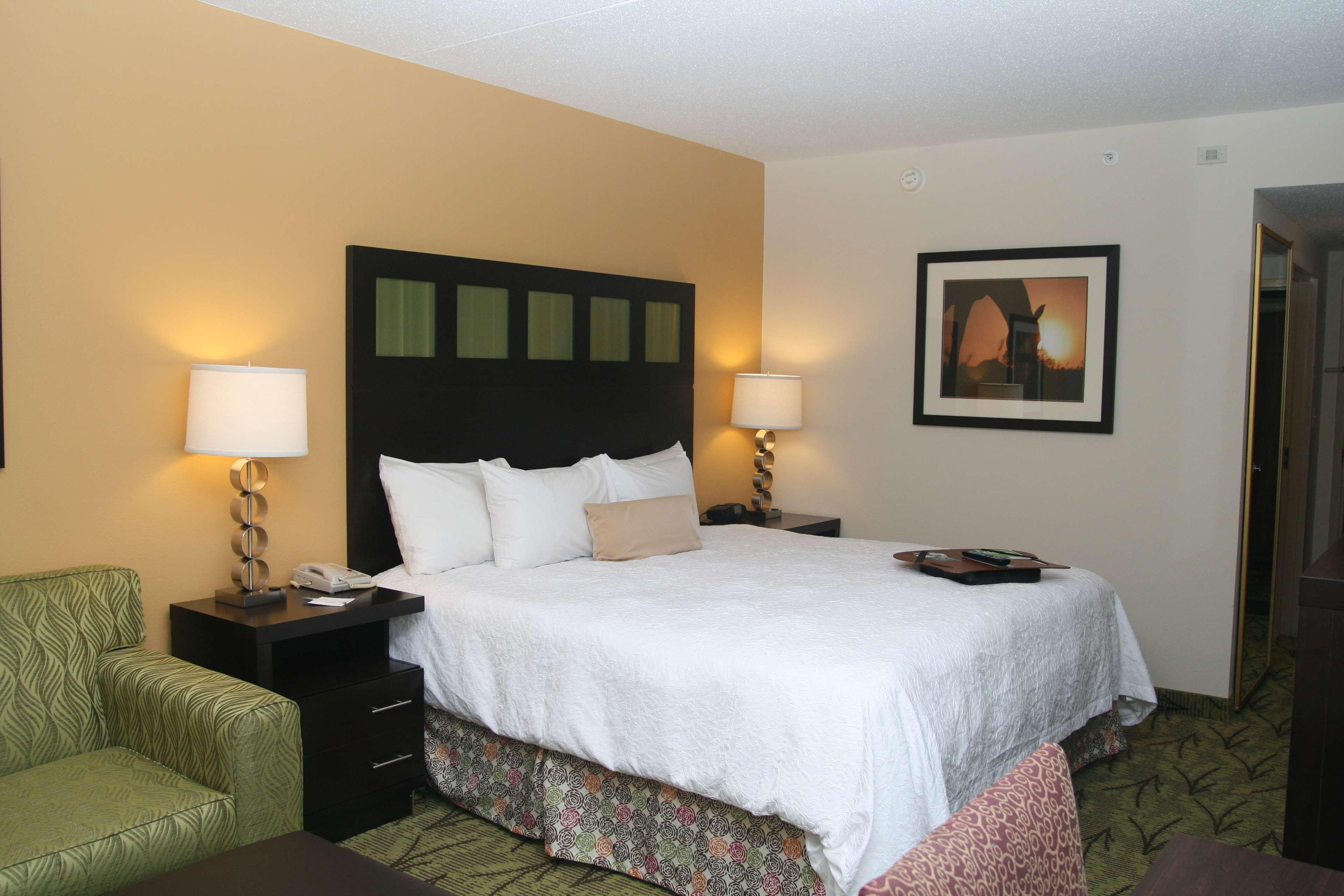 Hampton Inn & Suites Tulsa-Woodland Hills Номер фото
