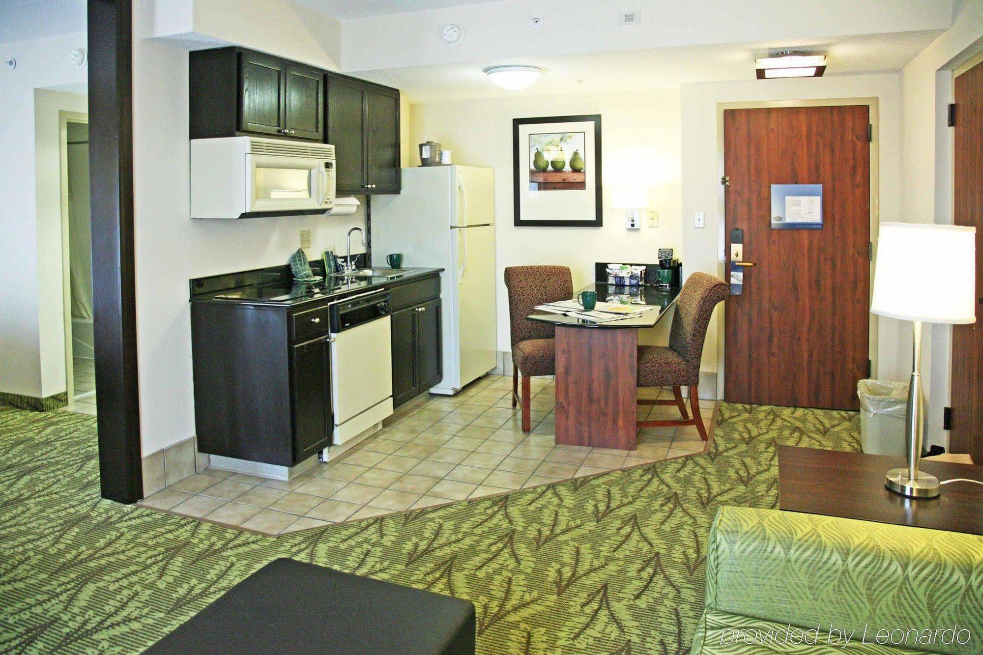 Hampton Inn & Suites Tulsa-Woodland Hills Номер фото